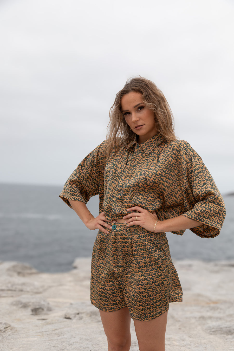 VICTOIRE Oversize Crop SHIRT SILK PRINT